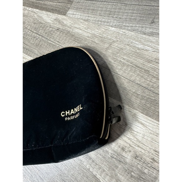 Chanel Parfums Black Velvet Cosmetic Pouch Travel Bag - Picture 5 of 13